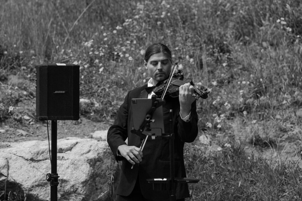 Violinist playing during an elopement at Maroon Bells